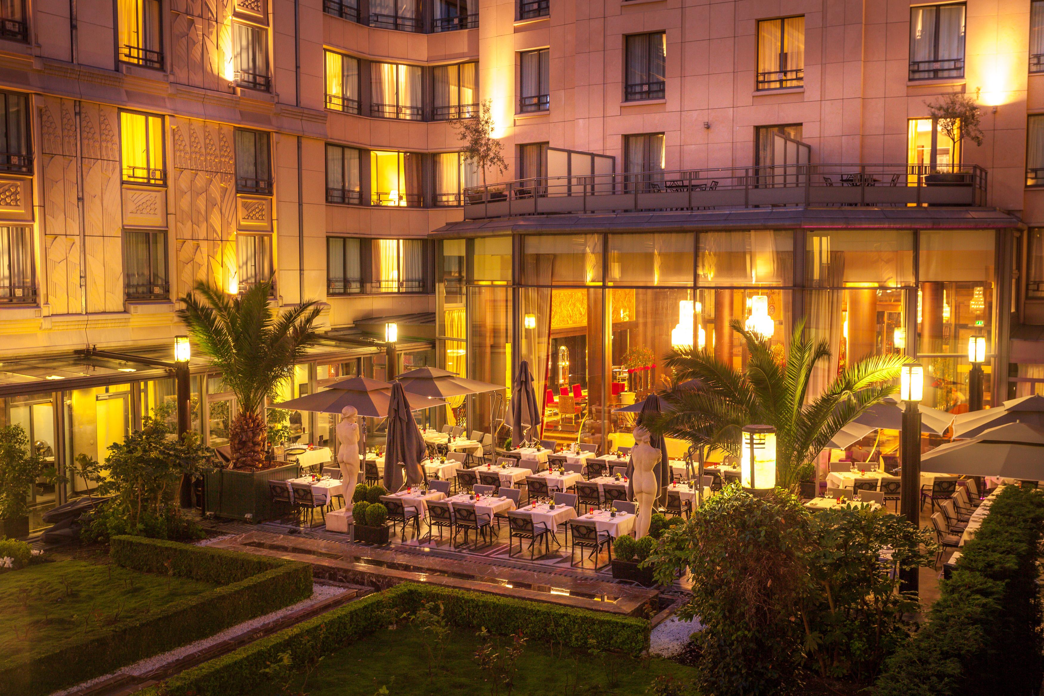 L'Hotel Du Collectionneur Paříž Exteriér fotografie The hotel's courtyard