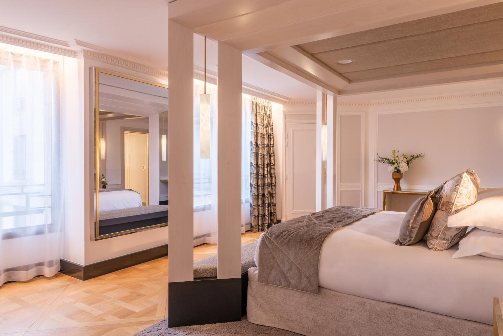L'Hotel Du Collectionneur Paříž Exteriér fotografie A bedroom at the hotel
