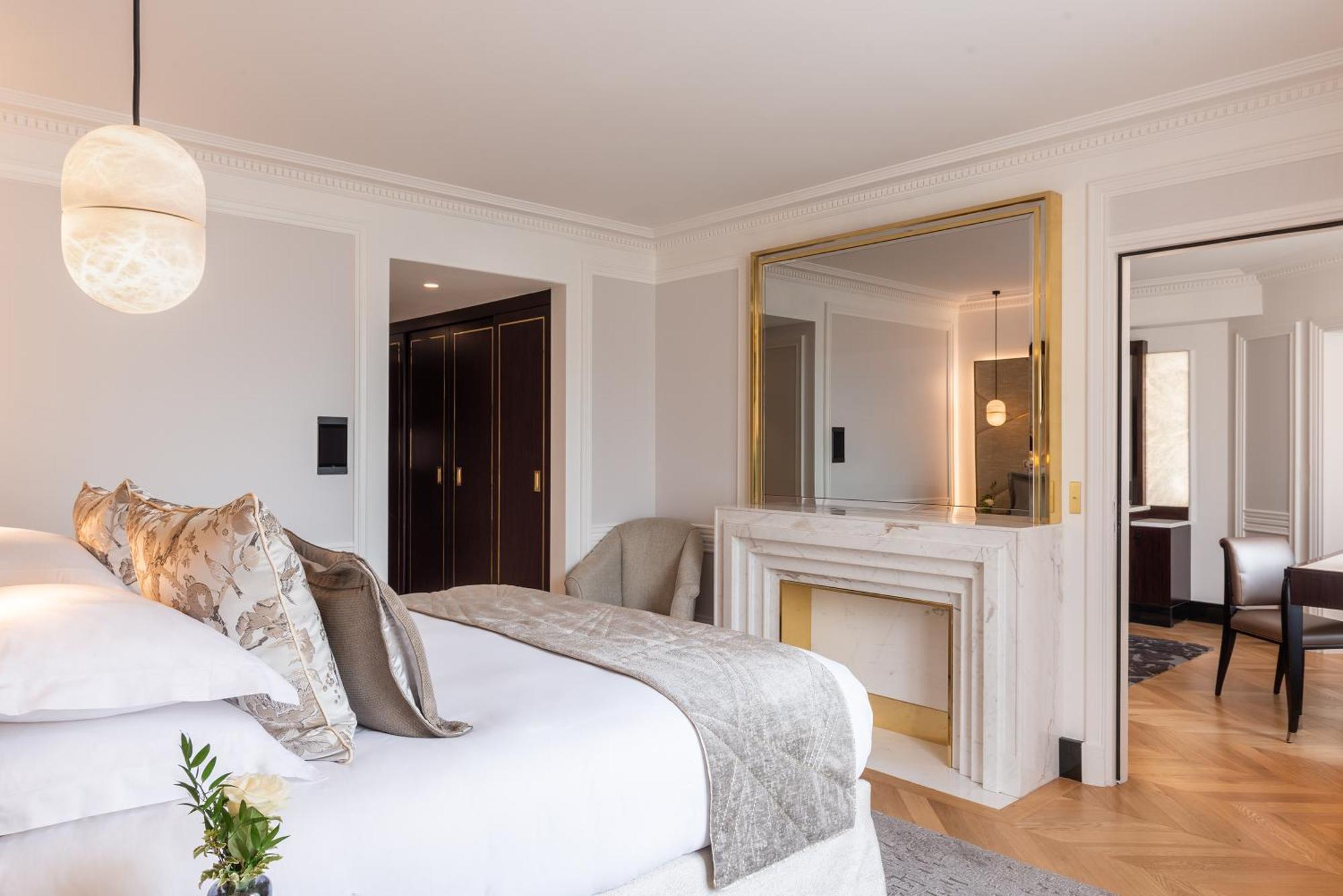 L'Hotel Du Collectionneur Paříž Exteriér fotografie A bedroom at The London West End